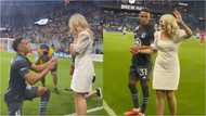 Footballer boldly proposes to beautiful girlfriend on the pitch; fans go gaga in video