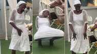 "Is she a robot?": Old woman in a white dress and black sandals dances boldly in public; people stare in the video