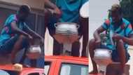 Dadesen wahala: Video of young man cooking on moving taxi pops up; causes massive stir