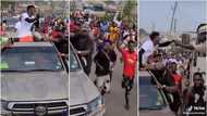 Shatta Wale Storms Town With Convoy; Large Crowd Mobs Him In Video