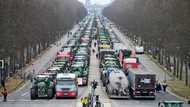 Farmers clog Berlin with tractors in protest at cuts