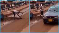 Ghanaian man recreates pothole he filled with sand as drivers refuse to give him money for it