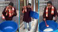 Afua Nash enjoys gari soakings from a large basin, video causes a frenzy: "Foodie"