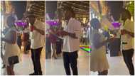3ma p3 sokoo - Kennedy Osei jams to Amakye Dede's song at dad's 60th birthday