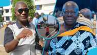 Appiah Stadium kneels on the road and waves Ashanti flag as Otumfuo's convoy passes by him, video