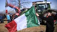 Tractor army gathers at the gates of Rome
