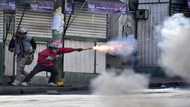 Clashes erupt in Bolivia capital between police and coca farmers
