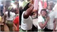 ‘Corper’ goes to market to salute brother who dropped out so she can become a graduate, video goes viral
