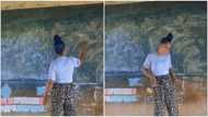 Ghanaian teacher stuns netizens with amazing dance moves while in Math class with students