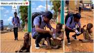 TikTok man feeds poor kids on the street with meals in touching video: "You can help without camera"