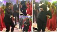 Groomslady causes bride & groom to pause as she scatters dance floor with fine dance moves in video