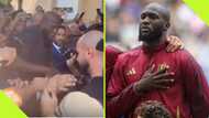 Video shows Napoli fans going wild as Lukaku arrives for medical