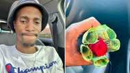 Young man disappoints many as he 'spoils' girlfriend with rose & just 5 Ghc5 notes