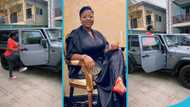Portia Asare flaunts fine figure in her gym wear, hops into Jeep Wrangler in video: "Beauty overload"