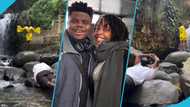 Wode Maya sleeps on rocks to take good photos of his wife at a waterfall, video melts hearts