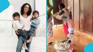 Twin mum shows how she backs both children at the same time: "She's a superwoman"