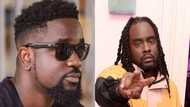 Sarkodie jabs "dumb" Twitter fan who tried disrespecting his new 'bestie' Wale's career