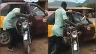 Where is the sense in this- Ghanaians ask as video of a man forcing a whole Motorbike into a taxi goes viral