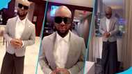 King Promise causes stir with wide-legged trousers and a suit at the 2023 AFRIMMAs: "Suit And Kaba"