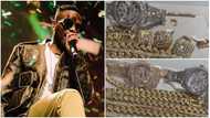 Wizkid puts expensive jewelry collection on full display, leaves social media users tensioned (video)