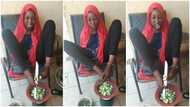 "I wish I could marry you": Pretty lady with no hands uses her legs to cut okra, video goes viral