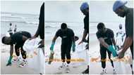 Sarkodie Goes On Cleaning Exercise; Picks Rubish At The Beach With His Team In Video