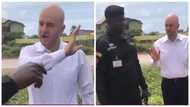 "I'm under pressure" - Foreign man caught making bad U-turn tries bribing police in video