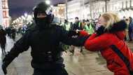 Russian police arrest thousands of protestors, calls mount for Russia to withdraw from Ukraine