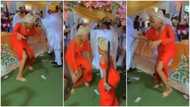Pretty lady steals show at wedding ceremony, scatters dance floor with fast legwork moves in viral video
