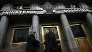 Argentine peso drops against dollar despite US backing