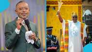 John Mahama almost defies Owusu Bempah's directive to hold sword with two hands at his inauguration