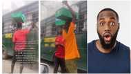 Nigerian hawker spotted in video sharing money from his sales to prisoners in a correctional service vehicle