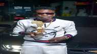 Shatta Wale to bag more money as he readies for new business deal in latest photo
