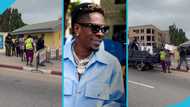 Shatta Wale detained by EOCO, police set up truckload of barricades as SM fans grow in numbers