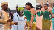 Ghanaian Bride suffers a huge wardrobe malfunction as designer fails to tighten her corseted kente gown