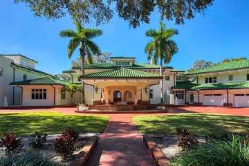 20 celebrities that live in Florida with photos of their gorgeous homes