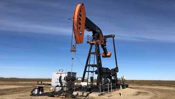 Canada considers extending timeline for oil industry emission targets