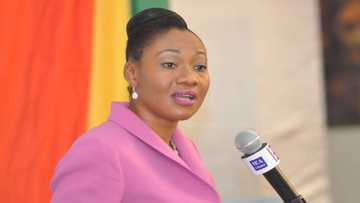 EC boss announces cancelation of accreditation fees for journalists during elections
