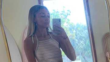 Pretty lady with no curves banned from flight for showing too much skin; photos pop up