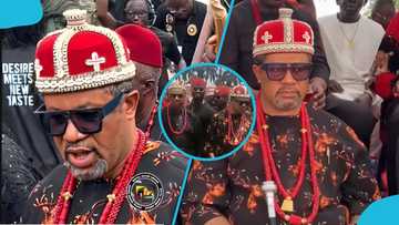 Igbo King looks furious in new video after being embarrassed by Otumfuo's kyeame, Ghanaians react