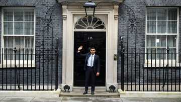 Ultra-rich UK PM to move into small Downing Street flat