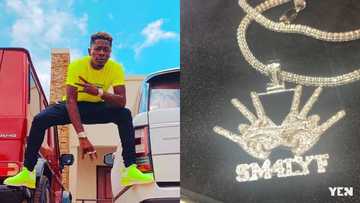 Shatta Wale buys GHC300k new customised diamond 'chain' but fans say he's lying (video)