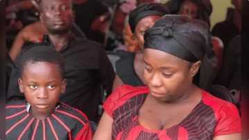 Maame Serwaa sheds emotional tears in latest picture as her mother finally goes home