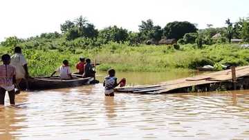 Pupils at Tapa Abotoase in the Volta Region swim to cross river to school (Photos)