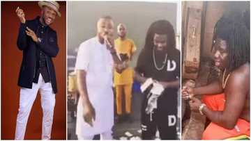 Video shows herbalist spraying money on a popular Nigerian gospel musician at event, stirs massive reactions