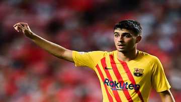 Barcelona agree new 5-year contract with top midfielder, set 1 billion euro release clause