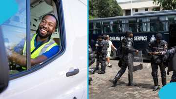 Young truck driver steers with one leg and takes a selfie; netizens call for his arrest