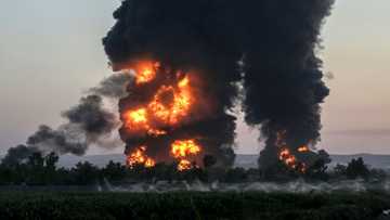 Fire at Iraqi oil refinery injures 10: civil defence