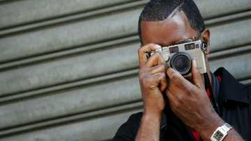 Wedding photographer deletes couple's photos in front of them after they deny him food & water