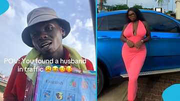 Bold Ghanaian street hawker expresses love to a rich woman: "I want to marry you"